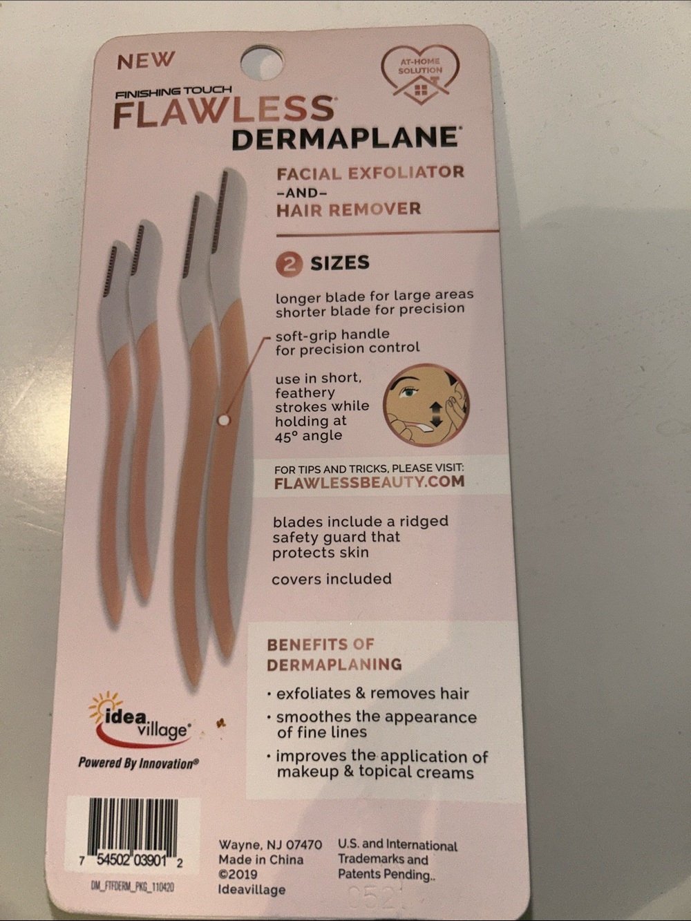 Finishing Touch Flawless Dermaplane Facial Exfoliator - Pink - Picture 2 of 2